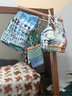 Matching Prana Riestling Bra and Leggings in Bluegrass Paradise XS pant, S top